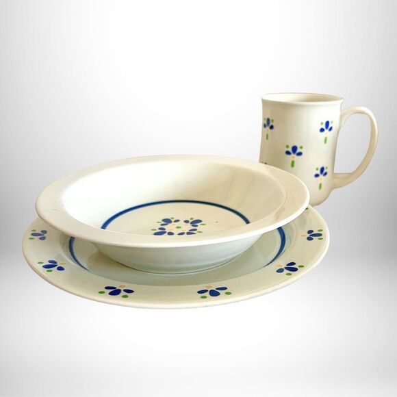 RARE 1987 Set of 4 Fresh Flowers—Mugs, Salad Bowls, Dessert Plates Avon | NIB - Picture 2 of 7